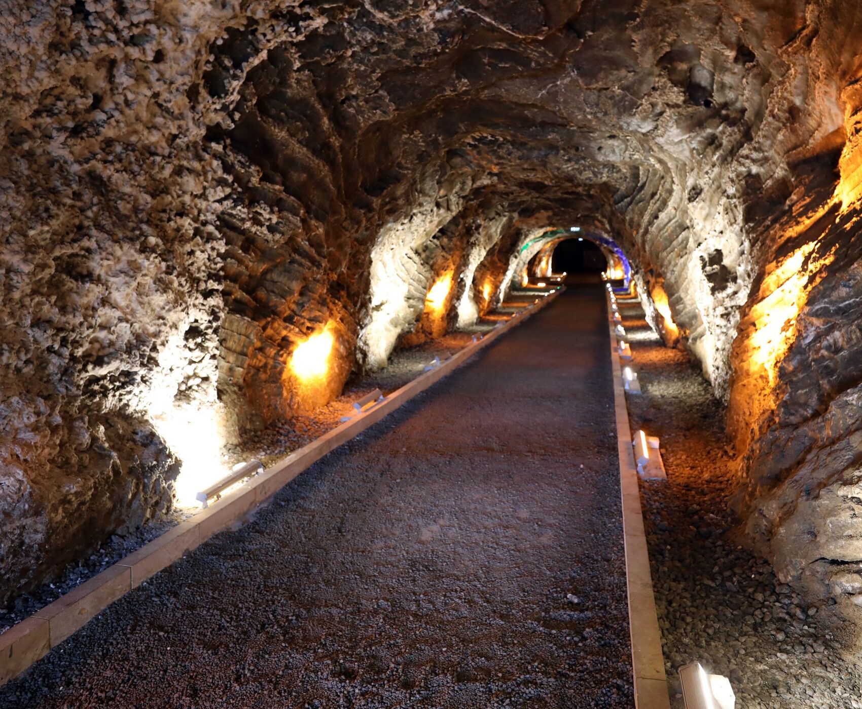 ANTALYA'DAN DİREKT UÇAKLI VAN KARS  & PERU GÖKKUŞAĞI TEPELERİ DEĞİL ERZURUM GÖKKUŞAĞI TEPELERİ